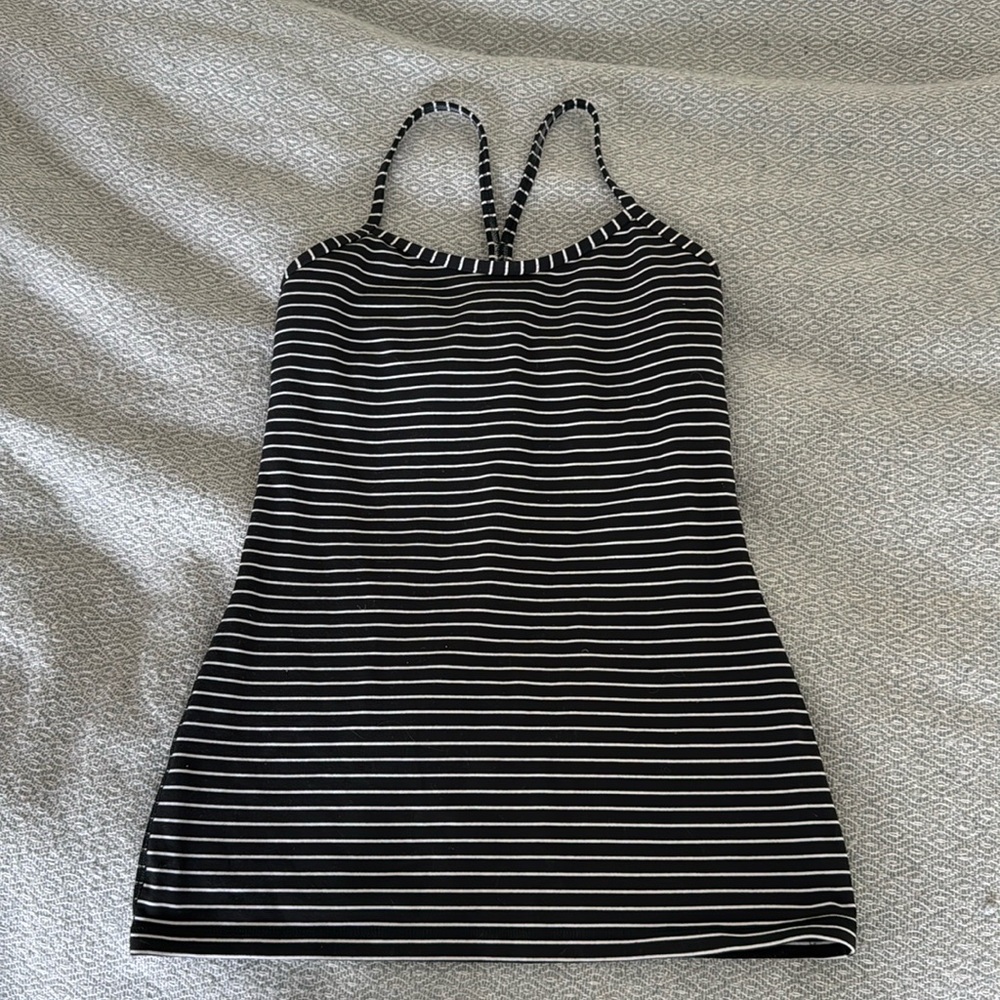 Lululemon tank top with built in bra.
